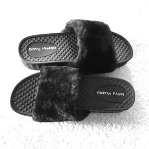 DIRTY LAUNDRY FUR SLIDES